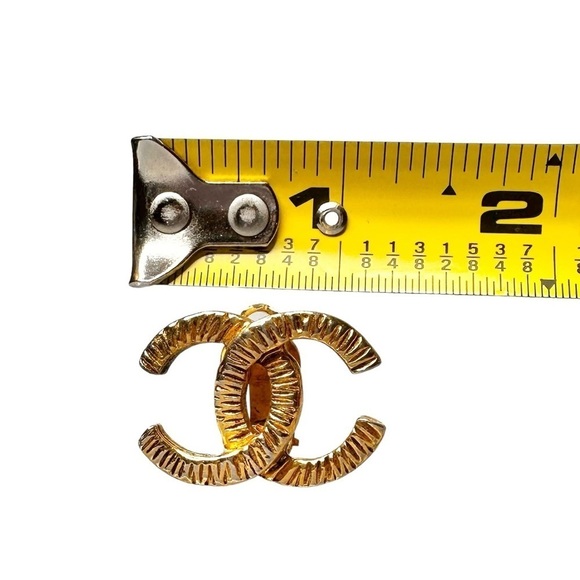 CHANEL Gold CC Vintage Clip On Earrings Set - Picture 15 of 16